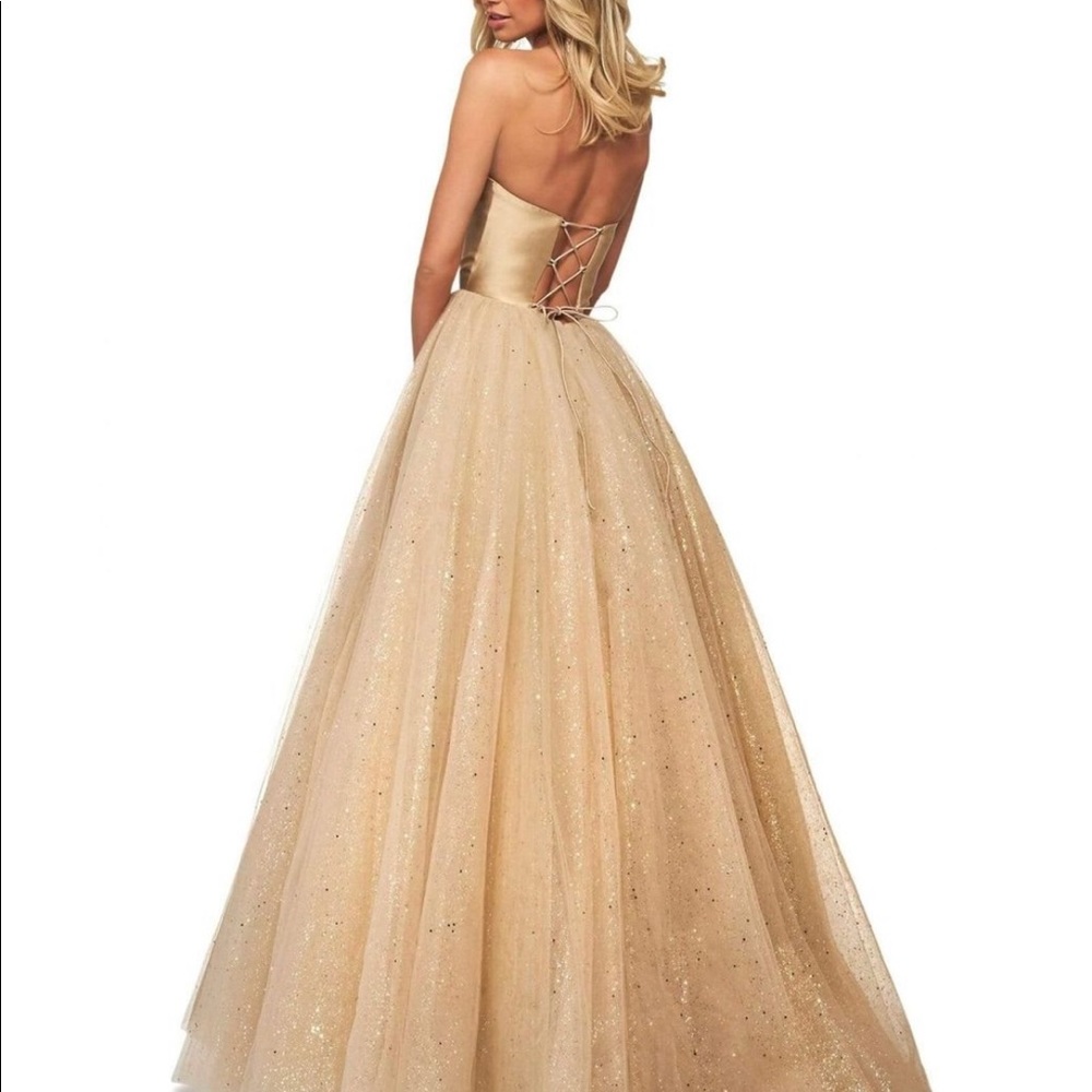 BRAND NEW WITH TAGS SHERRI HILL GOLD SEQUIN GOWN